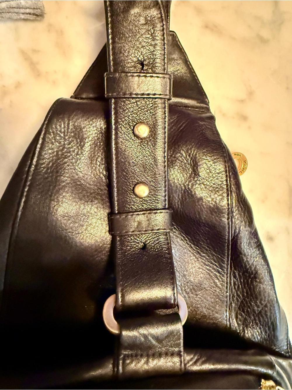 vintage Perlina New York black leather sling backpack gold tone hardware - Picture 4 of 11